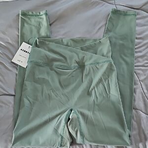 Agwnr 84 Sage Green Crossover Leggings